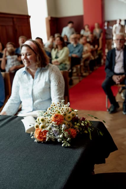 Ceremonietafel met seizoensbloemen